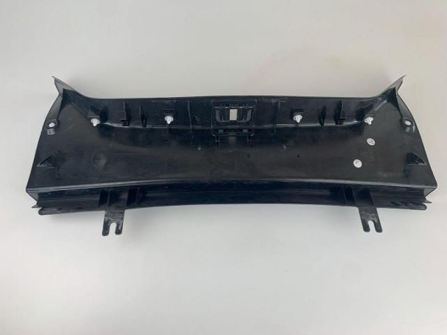 bontott MERCEDES-BENZ CLS Csomagtérajtó Díszléc