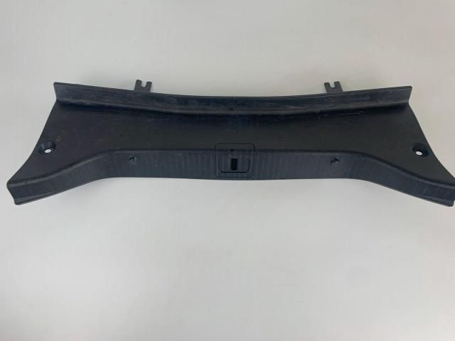 bontott MERCEDES-BENZ CLS Csomagtérajtó Díszléc