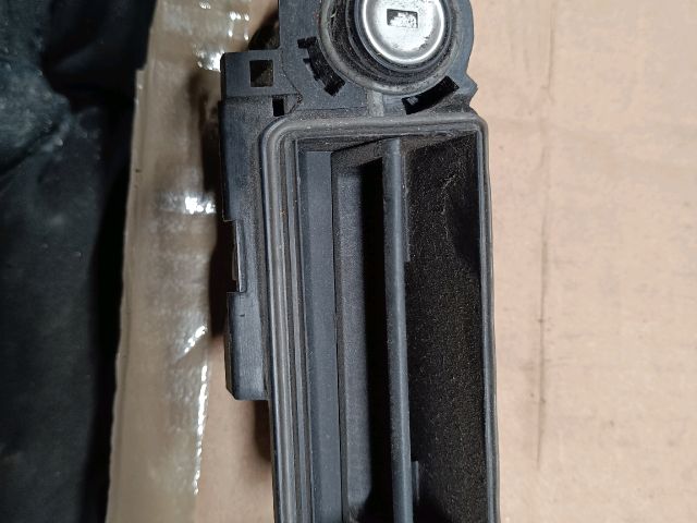 bontott MERCEDES-BENZ CLS Csomagtérajtó Zárbetét