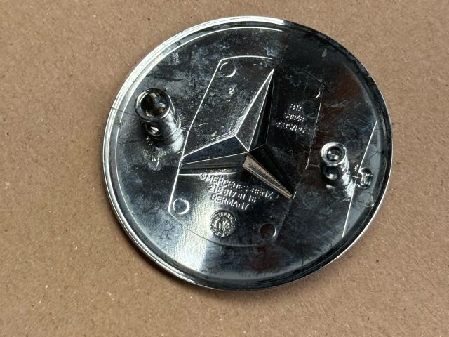 bontott MERCEDES-BENZ CLS Első Embléma