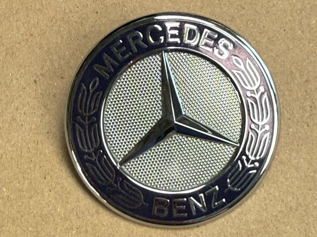 bontott MERCEDES-BENZ CLS Első Embléma