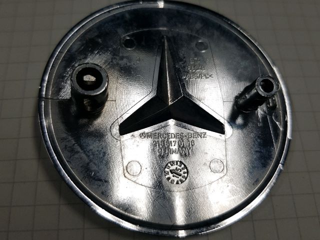 bontott MERCEDES-BENZ CLS Első Embléma