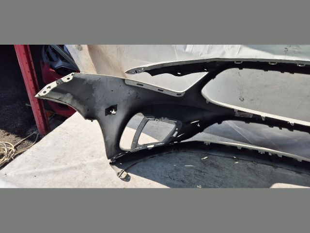 bontott MERCEDES-BENZ CLS Első Lökhárító (Üresen)