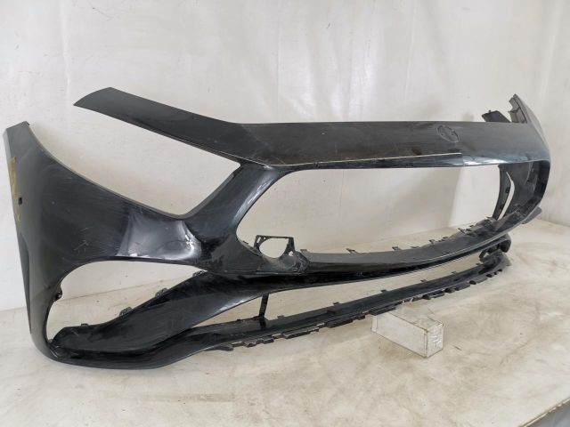 bontott MERCEDES-BENZ CLS Első Lökhárító (Üresen)