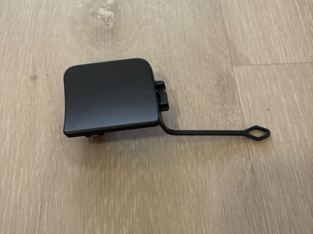 bontott MERCEDES-BENZ CLS Hátsó Vonószem Burkolat