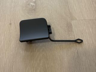 bontott MERCEDES-BENZ CLS Hátsó Vonószem Burkolat