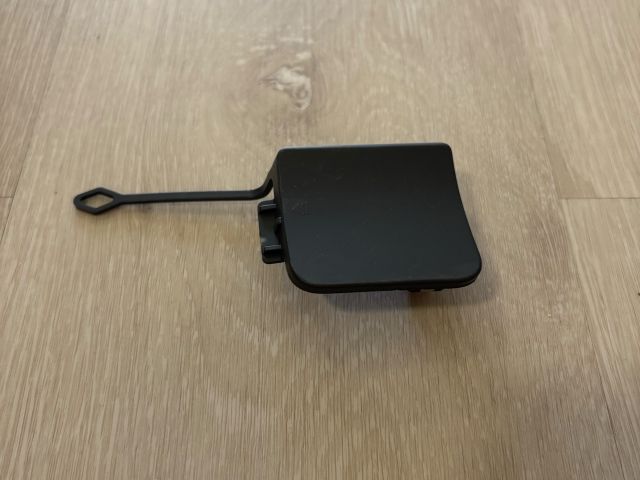 bontott MERCEDES-BENZ CLS Hátsó Vonószem Burkolat