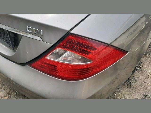 bontott MERCEDES-BENZ CLS Jobb első Alsó Zsanér