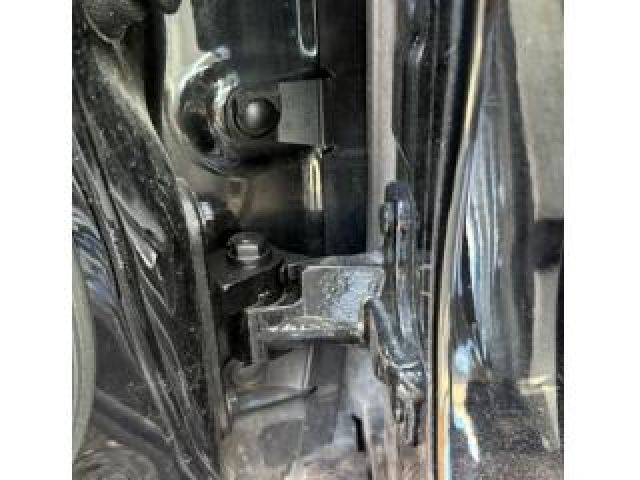 bontott MERCEDES-BENZ CLS Jobb első Alsó Zsanér