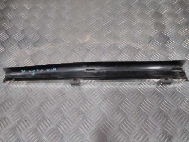 bontott MERCEDES-BENZ CLS Jobb első Küszöb Díszléc