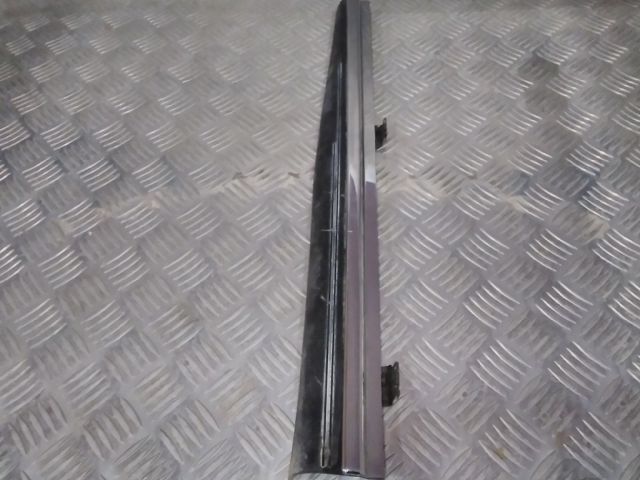 bontott MERCEDES-BENZ CLS Jobb első Küszöb Díszléc