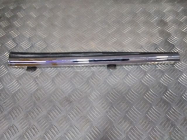 bontott MERCEDES-BENZ CLS Jobb első Küszöb Díszléc