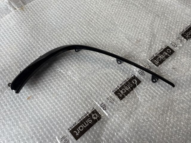 bontott MERCEDES-BENZ CLS Jobb első Lökhárító Díszléc