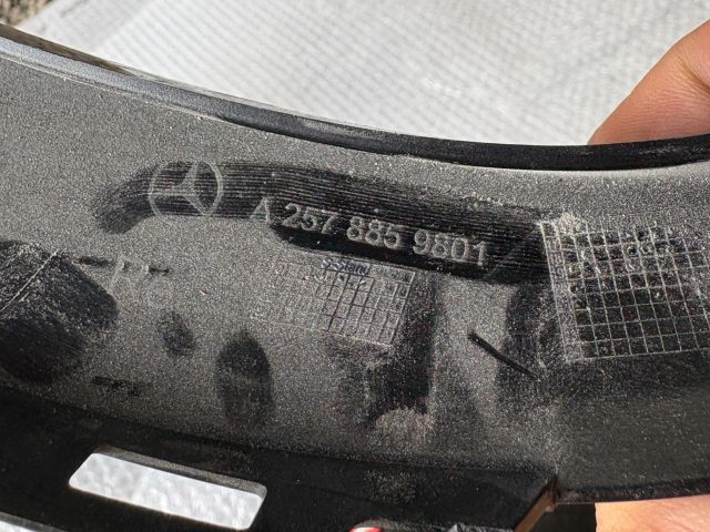 bontott MERCEDES-BENZ CLS Jobb első Lökhárító Díszléc