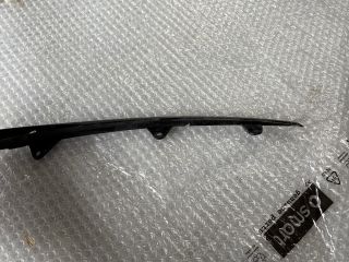 bontott MERCEDES-BENZ CLS Jobb első Lökhárító Díszléc