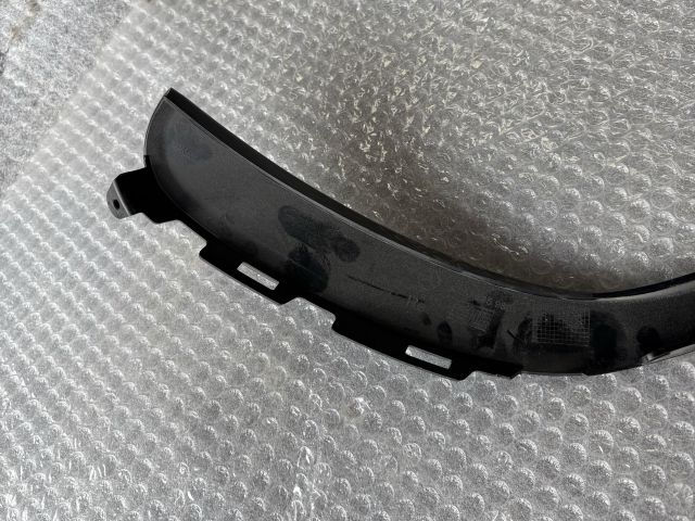 bontott MERCEDES-BENZ CLS Jobb első Lökhárító Díszléc