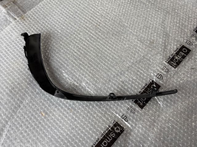 bontott MERCEDES-BENZ CLS Jobb első Lökhárító Díszléc