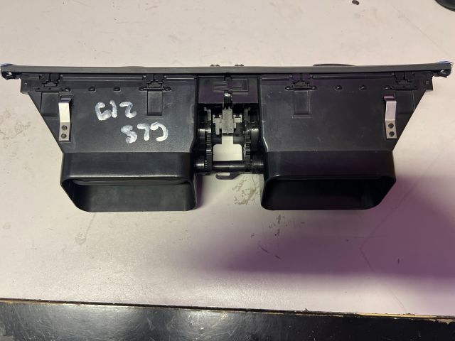 bontott MERCEDES-BENZ CLS Középső Szellőző