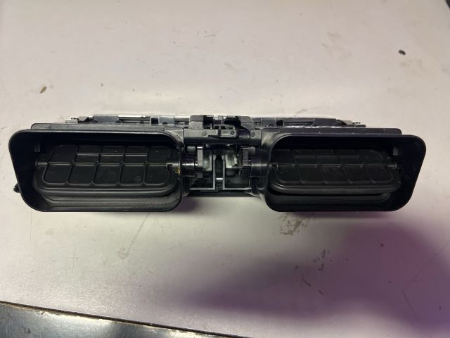 bontott MERCEDES-BENZ CLS Középső Szellőző