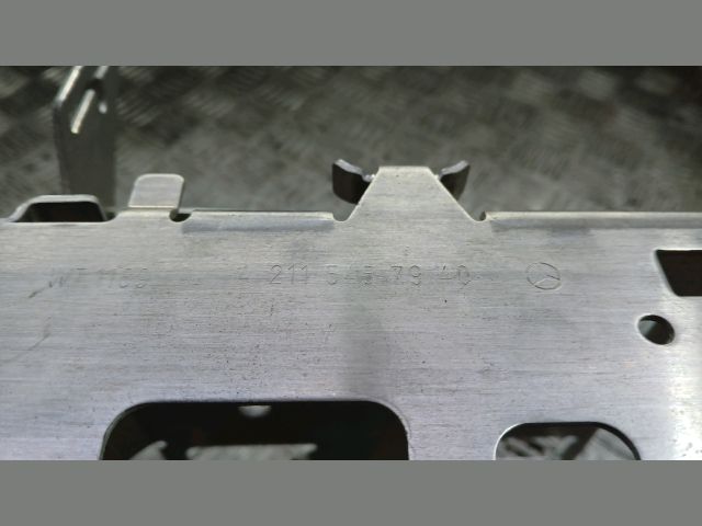 bontott MERCEDES-BENZ CLS Rádió / CD Keret