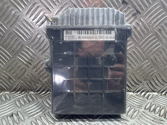 bontott MERCEDES-BENZ E-CLASS Motorvezérlő