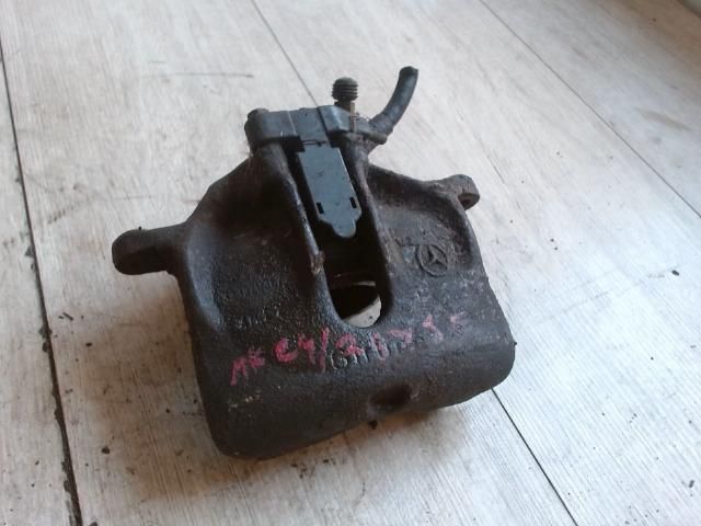 bontott MERCEDES-BENZ E-CLASS Jobb első Féknyereg Munkahengerrel