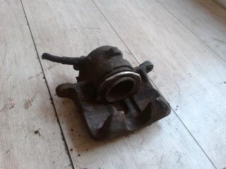 bontott MERCEDES-BENZ E-CLASS Jobb első Féknyereg Munkahengerrel