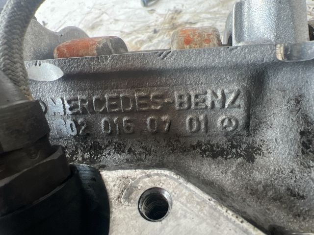 bontott MERCEDES-BENZ E-CLASS Hengerfej