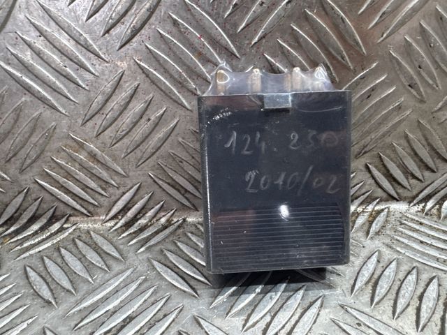 bontott MERCEDES-BENZ E-CLASS Üzemanyag Szivattyú Relé