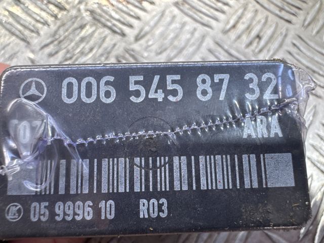 bontott MERCEDES-BENZ E-CLASS Üzemanyag Szivattyú Relé