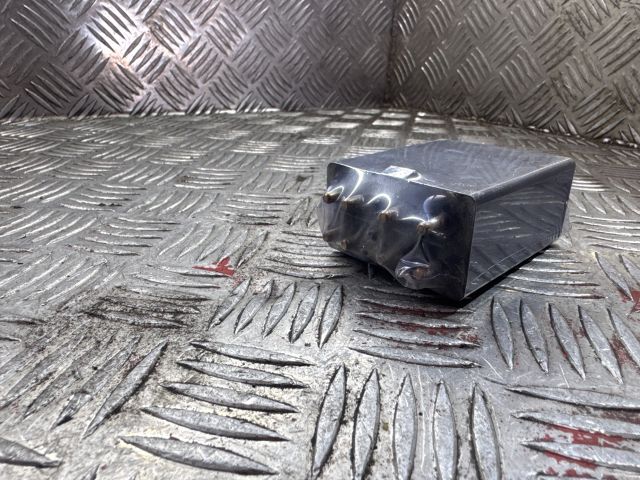 bontott MERCEDES-BENZ E-CLASS Üzemanyag Szivattyú Relé