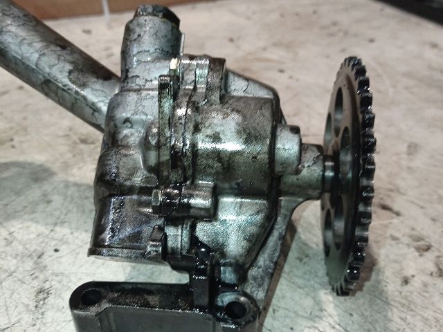 bontott MERCEDES-BENZ E-CLASS Olajszivattyú