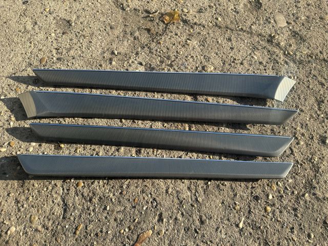 bontott MERCEDES-BENZ E-CLASS Ajtó Díszléc Szett