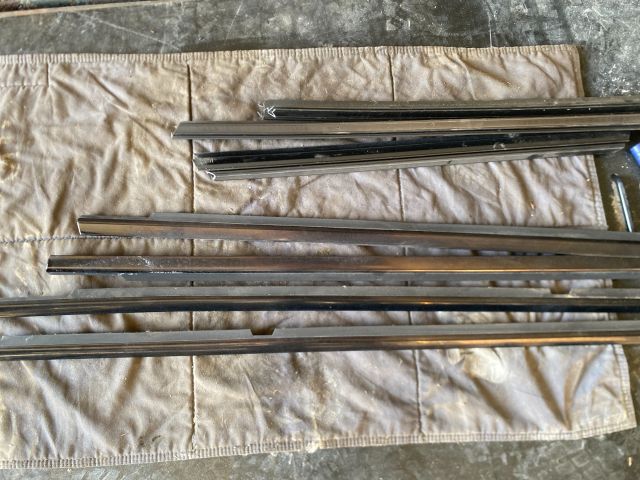 bontott MERCEDES-BENZ E-CLASS Ajtó Díszléc Szett