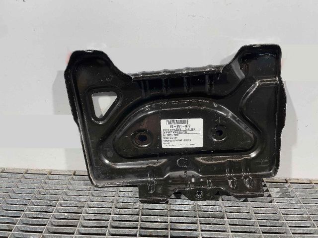 bontott MERCEDES-BENZ E-CLASS Akkumulátor Tartó