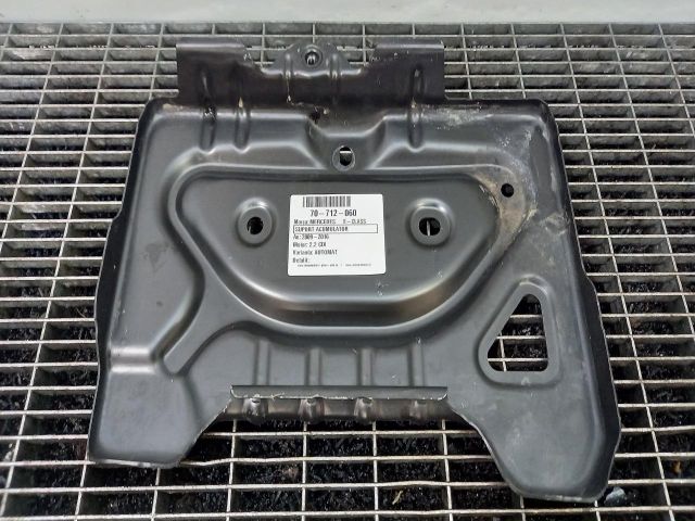 bontott MERCEDES-BENZ E-CLASS Akkumulátor Tartó