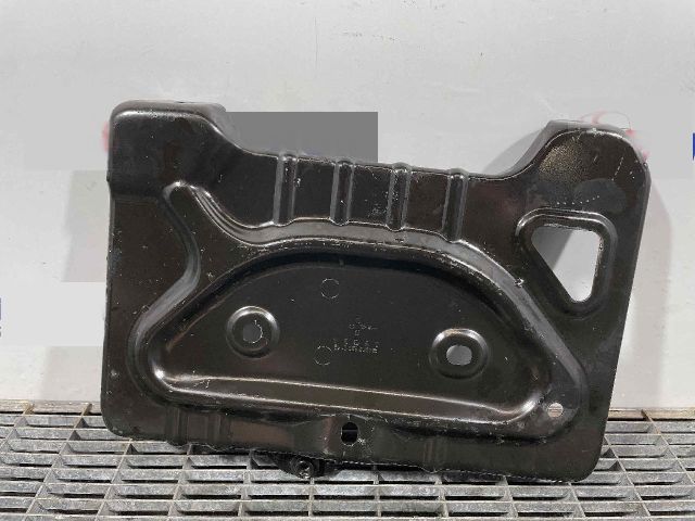 bontott MERCEDES-BENZ E-CLASS Akkumulátor Tartó