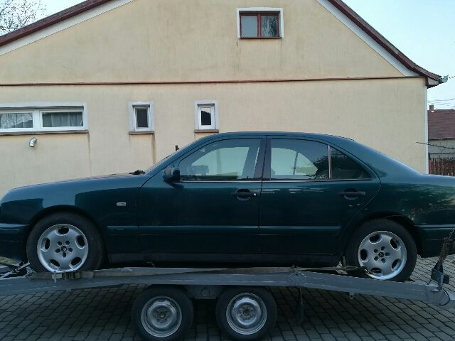 bontott MERCEDES-BENZ E-CLASS Akkumulátor Tartó