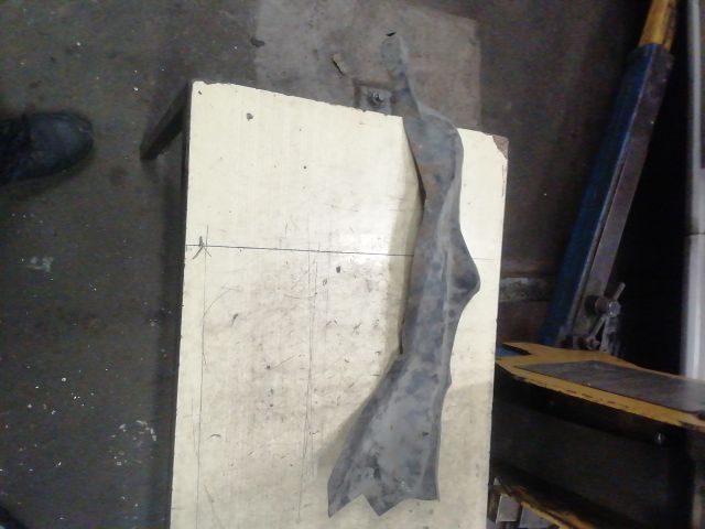 bontott MERCEDES-BENZ E-CLASS Alsó Kereszttartó