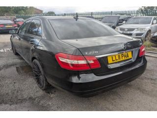 bontott MERCEDES-BENZ E-CLASS Alsó Padlólemez Burkolat