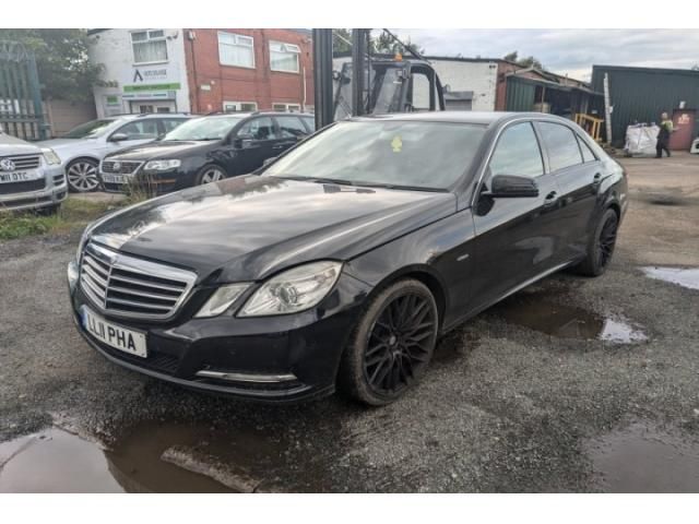 bontott MERCEDES-BENZ E-CLASS Alsó Padlólemez Burkolat