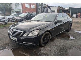 bontott MERCEDES-BENZ E-CLASS Alsó Padlólemez Burkolat