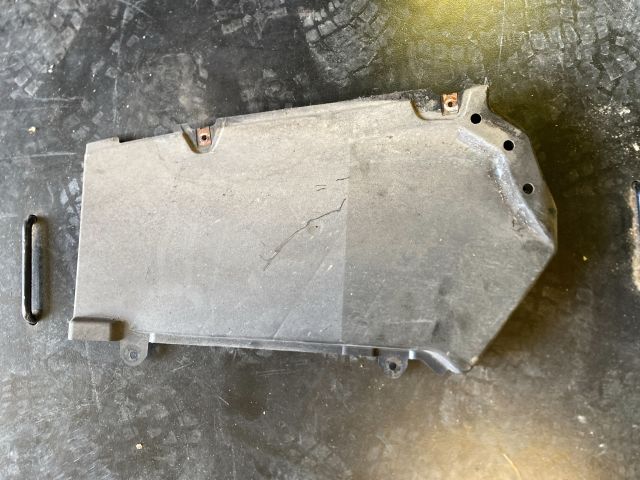 bontott MERCEDES-BENZ E-CLASS Alsó Padlólemez Burkolat