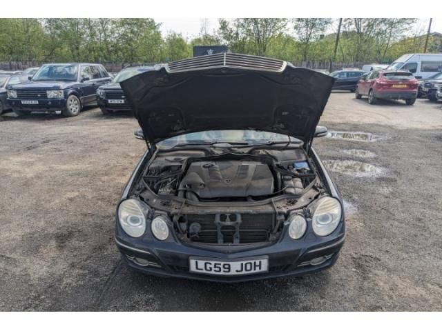 bontott MERCEDES-BENZ E-CLASS Alsó Padlólemez Burkolat