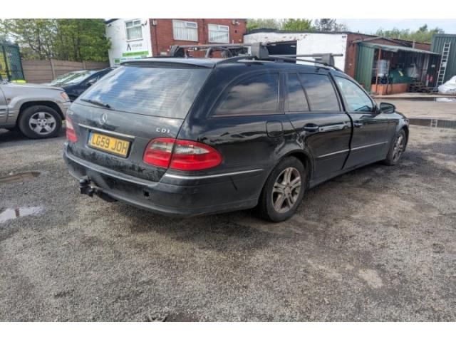 bontott MERCEDES-BENZ E-CLASS Alsó Padlólemez Burkolat