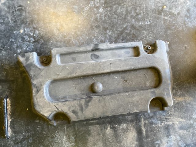 bontott MERCEDES-BENZ E-CLASS Alsó Padlólemez Burkolat