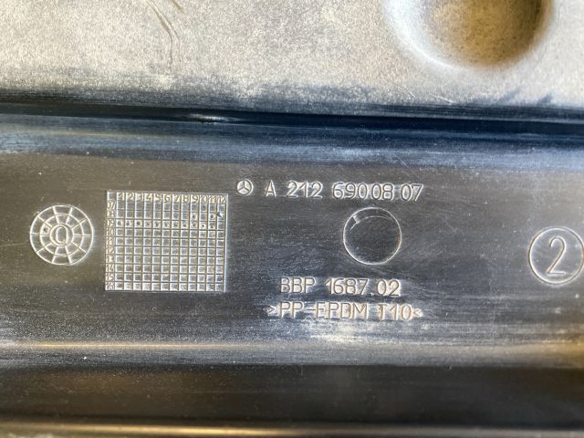 bontott MERCEDES-BENZ E-CLASS Alsó Padlólemez Burkolat