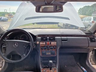 bontott MERCEDES-BENZ E-CLASS Bal A Oszlop Burkolat