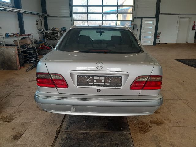 bontott MERCEDES-BENZ E-CLASS Bal B Oszlop Burkolat