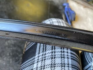 bontott MERCEDES-BENZ E-CLASS Bal B Oszlop Díszléc